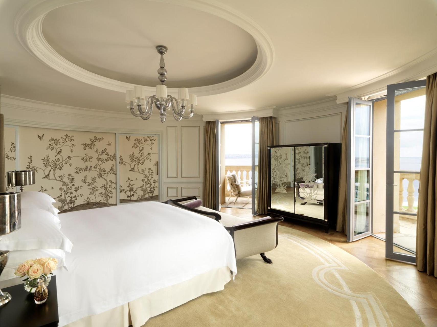 Four Seasons Hotel